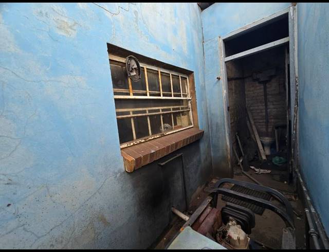 BUSINESS FOR SALE IN AUREUS